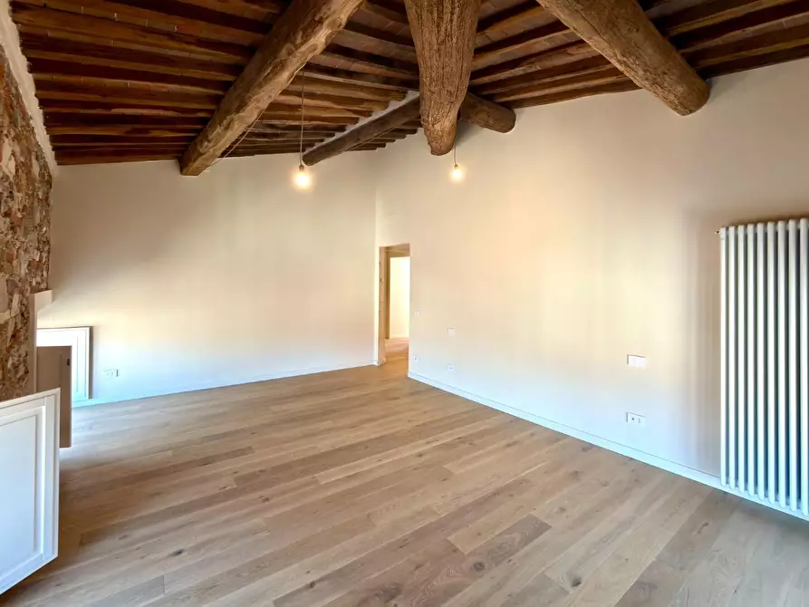 Immagine 14 di Appartamento in vendita  a Lucca