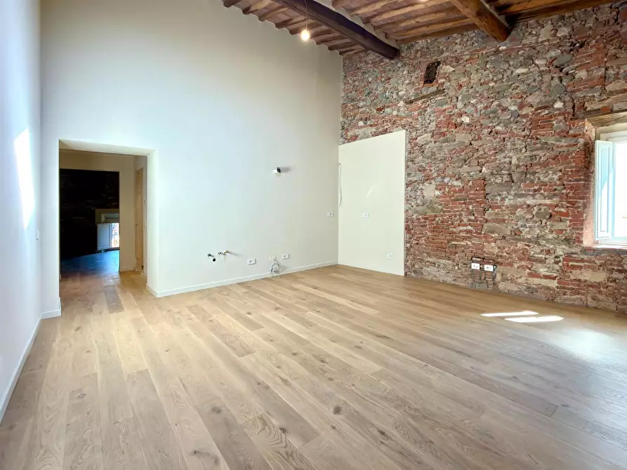 Immagine 9 di Appartamento in vendita  a Lucca