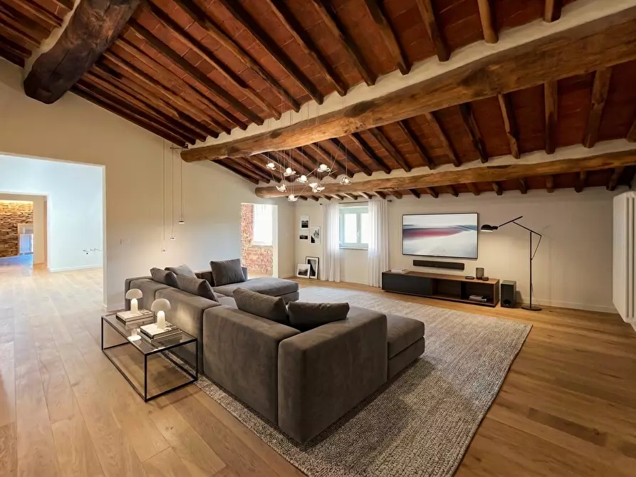 Immagine 1 di Appartamento in vendita  a Lucca