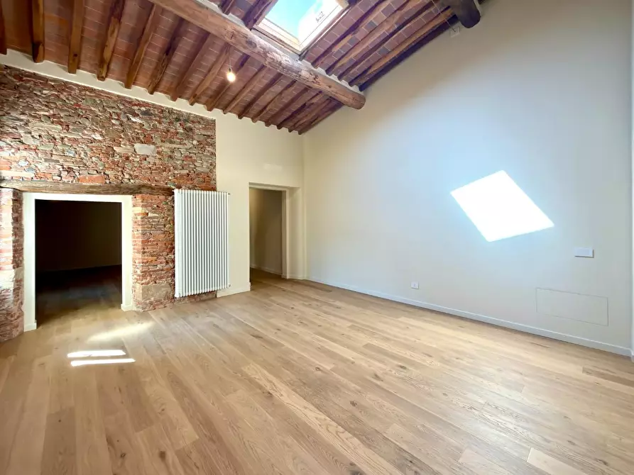 Immagine 24 di Appartamento in vendita  a Lucca