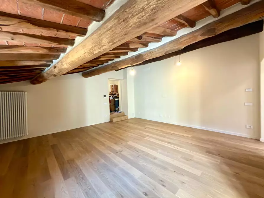 Immagine 23 di Appartamento in vendita  a Lucca