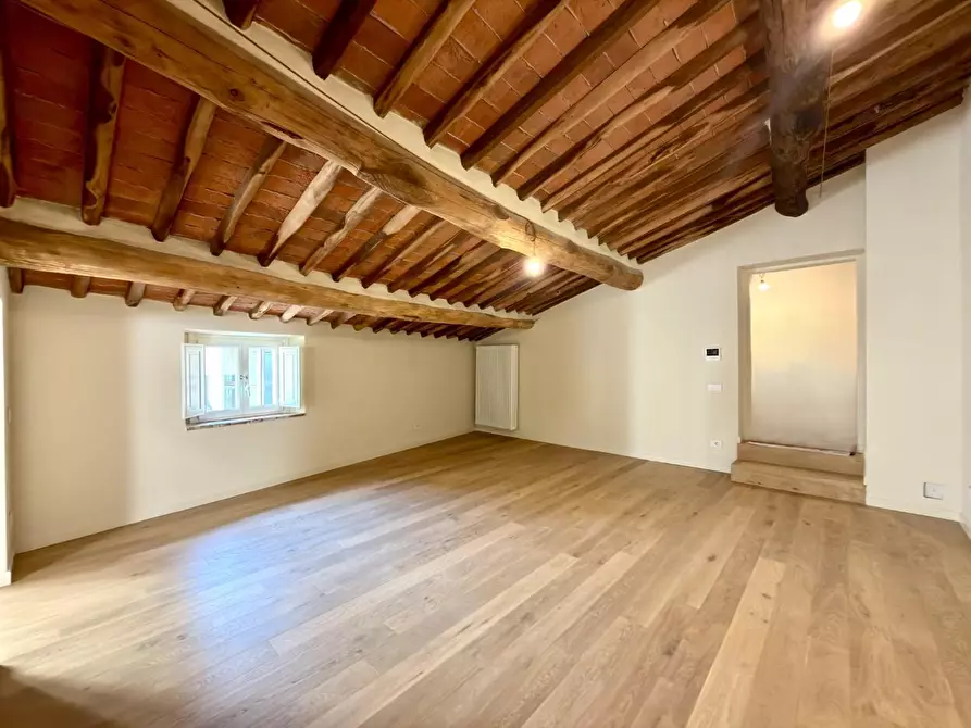 Immagine 7 di Appartamento in vendita  a Lucca