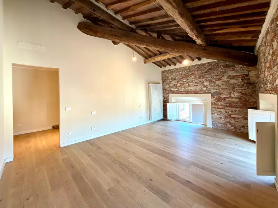 Immagine 13 di Appartamento in vendita  a Lucca