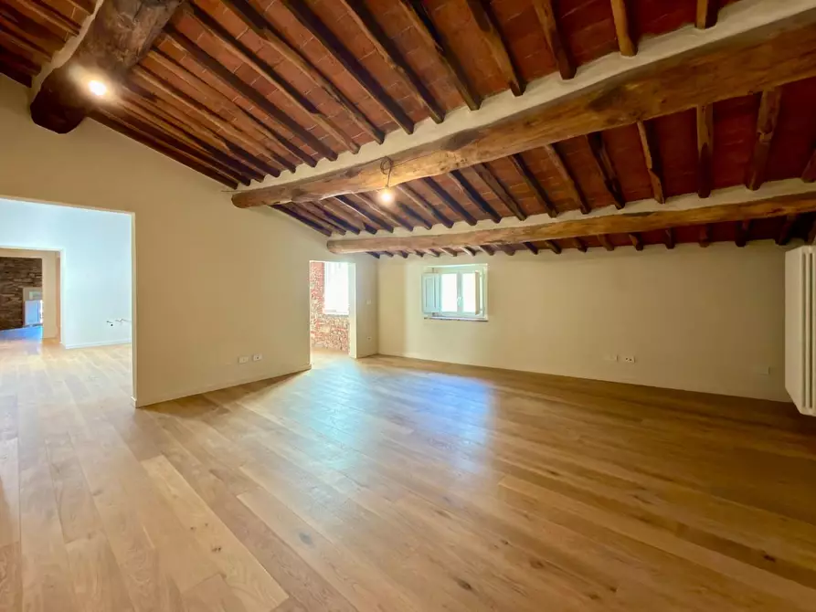Immagine 6 di Appartamento in vendita  a Lucca