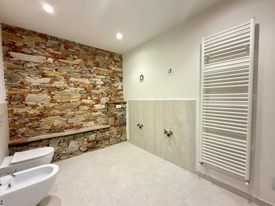 Immagine 19 di Appartamento in vendita  a Lucca