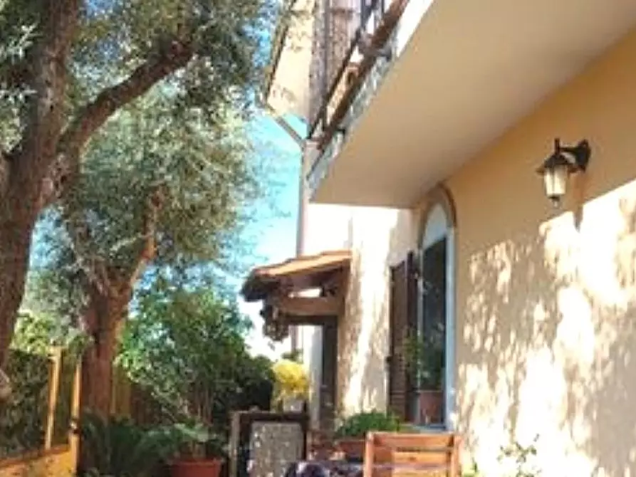 Immagine 3 di Casa bifamiliare in vendita  a Montignoso