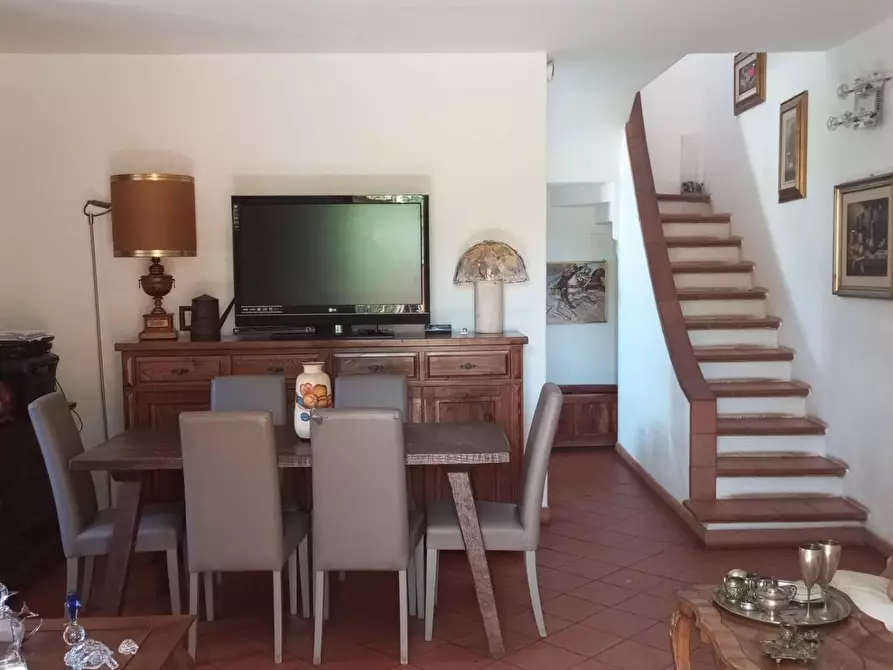 Immagine 10 di Casa bifamiliare in vendita  a Montignoso