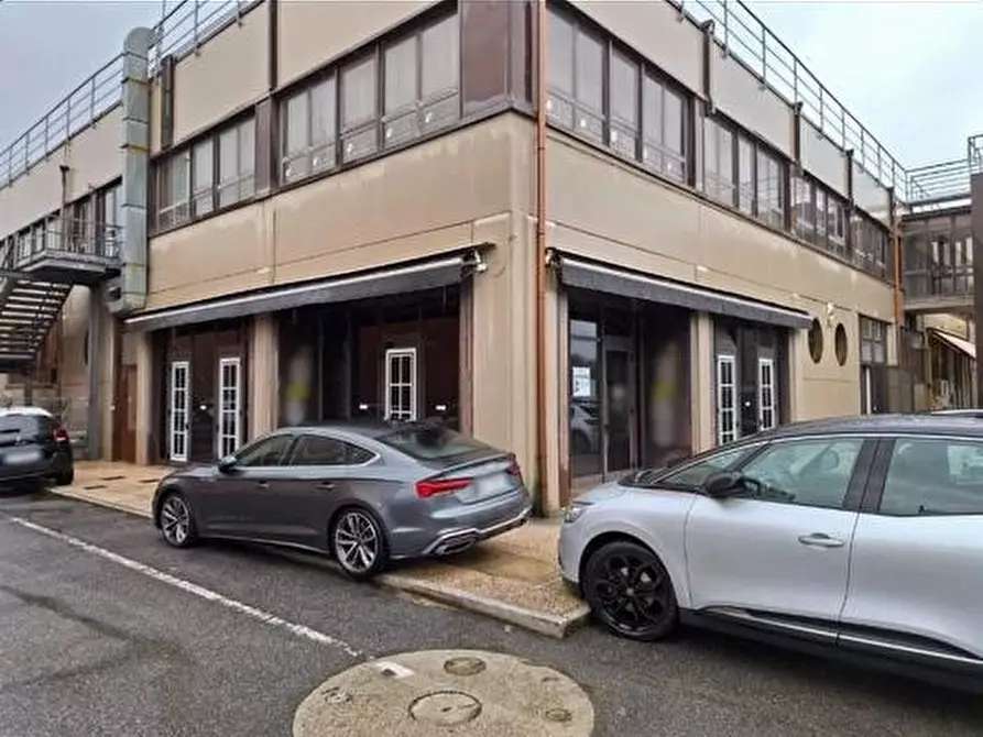 Immagine 1 di Negozio in vendita  a San Giuliano Terme