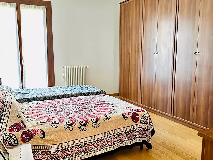 Immagine 11 di Appartamento in vendita  a Siena
