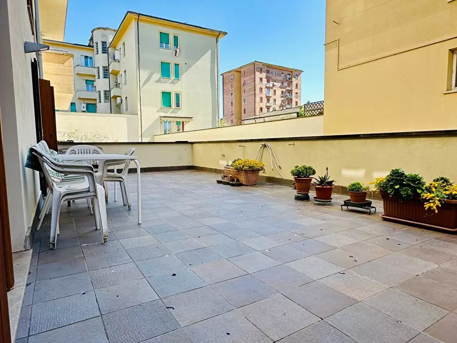 Immagine 2 di Appartamento in vendita  a Siena