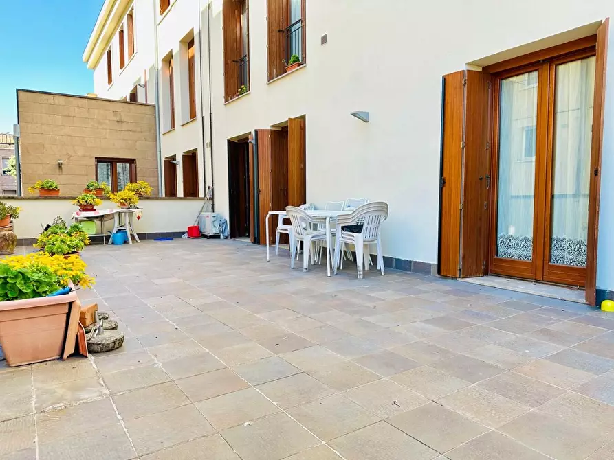 Immagine 1 di Appartamento in vendita  a Siena
