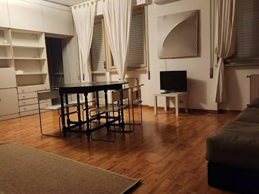 Immagine 3 di Appartamento in affitto  a Carrara