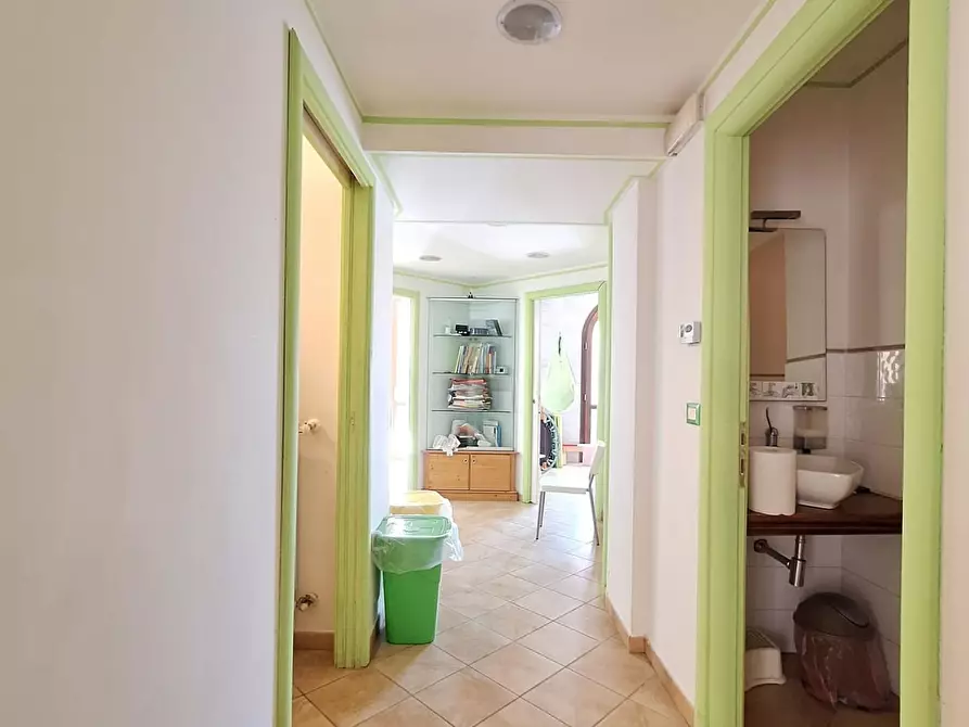 Immagine 20 di Locale commerciale in vendita  a Cascina