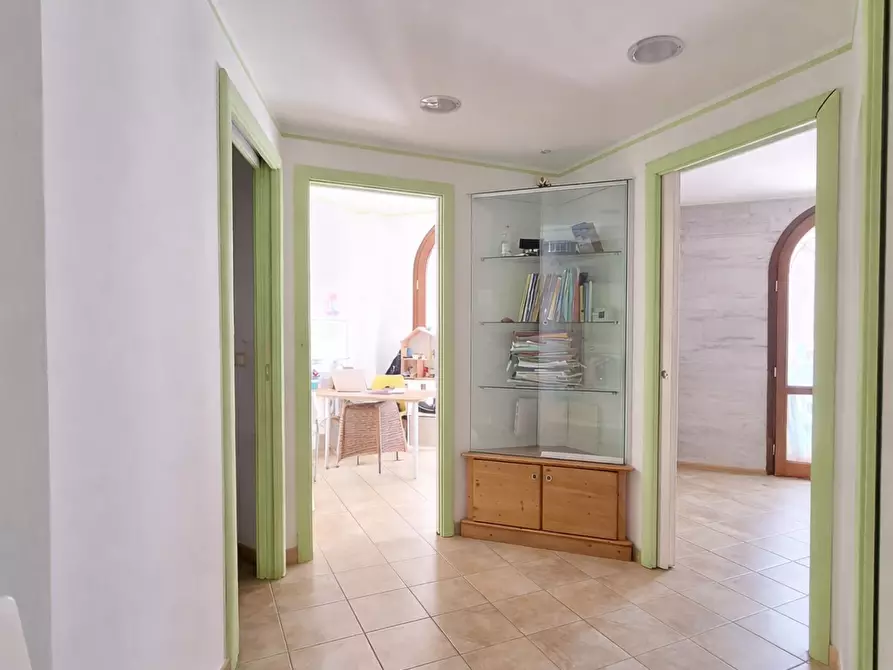 Immagine 3 di Locale commerciale in vendita  a Cascina