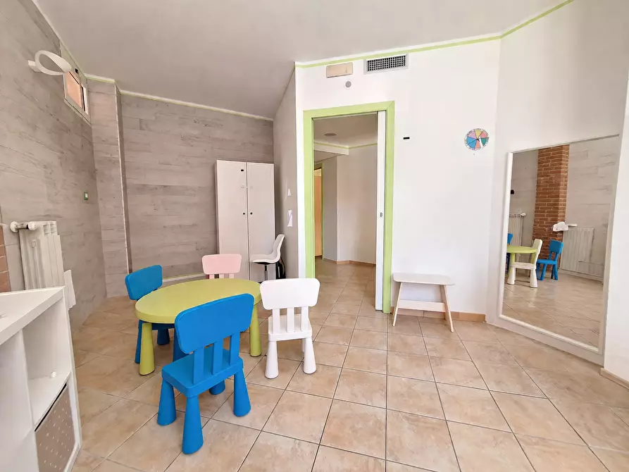 Immagine 12 di Locale commerciale in vendita  a Cascina