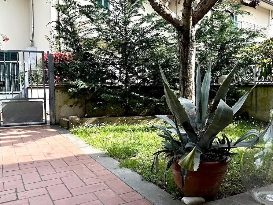 Immagine 22 di Villetta a schiera in vendita  a Massa