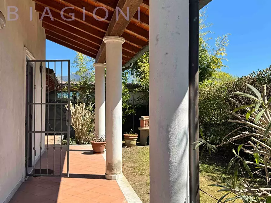 Immagine 6 di Villa in vendita  a Pietrasanta