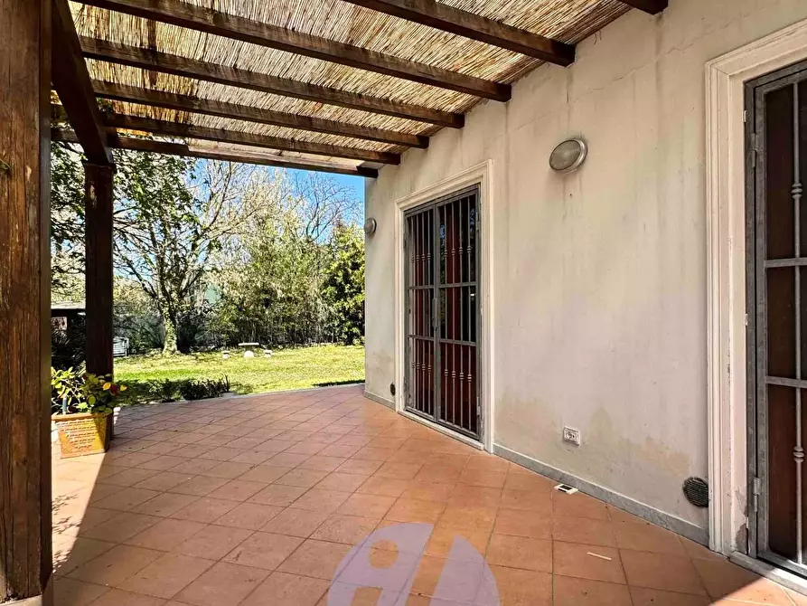 Immagine 3 di Villa in vendita  a Pietrasanta