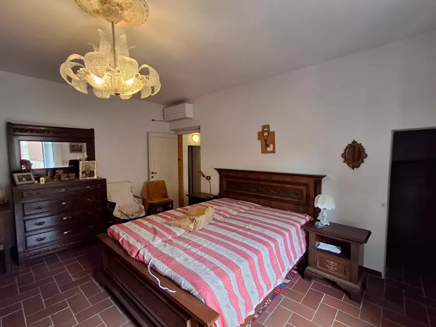 Immagine 9 di Casa colonica in vendita  a Vinci