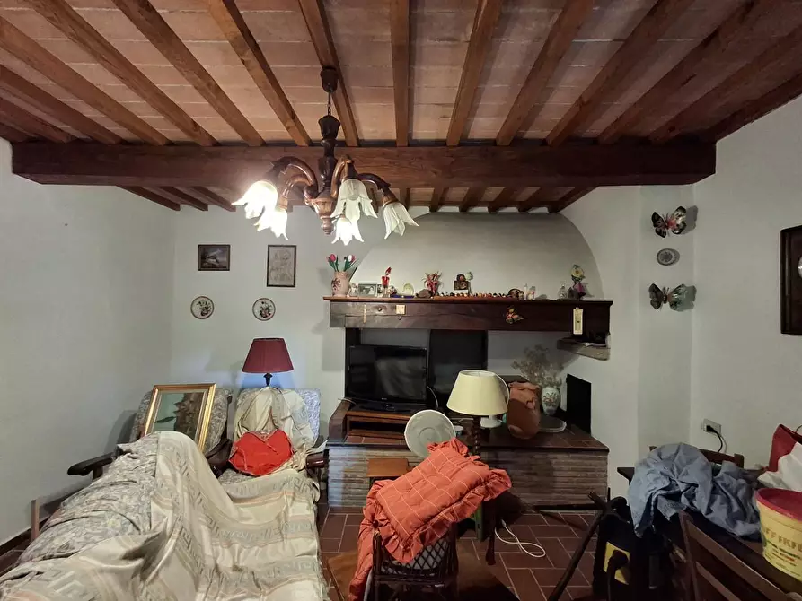 Immagine 1 di Casa colonica in vendita  a Vinci