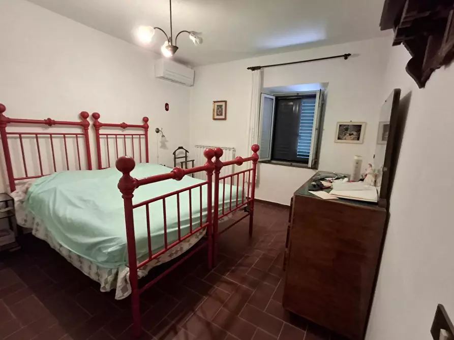 Immagine 14 di Casa colonica in vendita  a Vinci