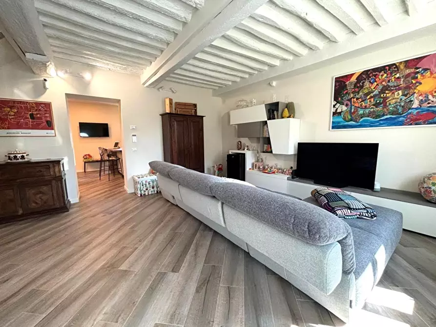 Immagine 3 di Casa bifamiliare in vendita  a Lucca