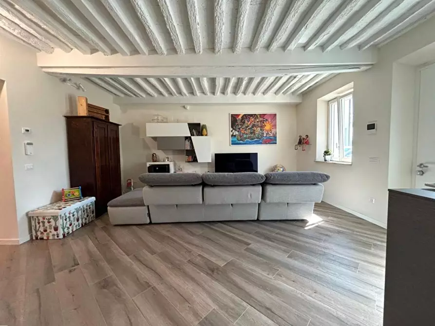 Immagine 2 di Casa bifamiliare in vendita  a Lucca