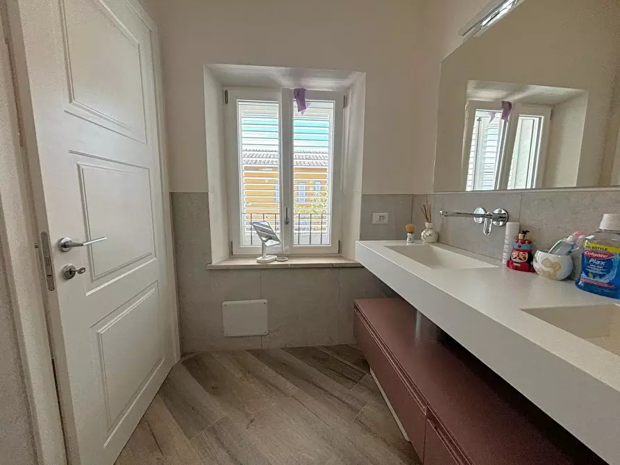 Immagine 15 di Casa bifamiliare in vendita  a Lucca