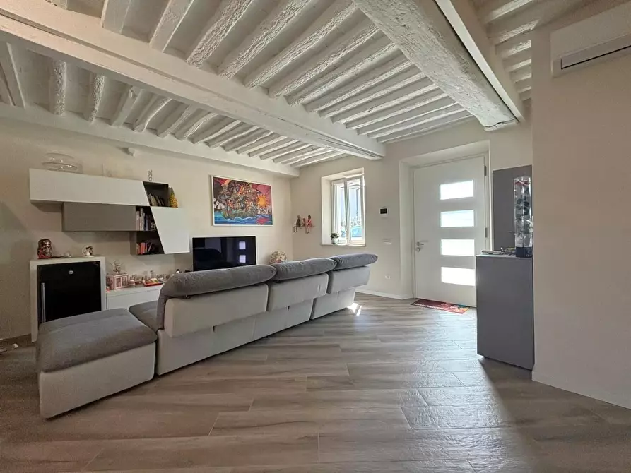 Immagine 1 di Casa bifamiliare in vendita  a Lucca