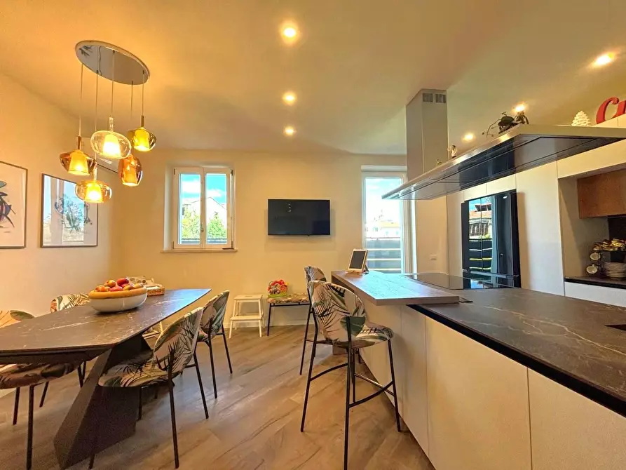 Immagine 4 di Casa bifamiliare in vendita  a Lucca