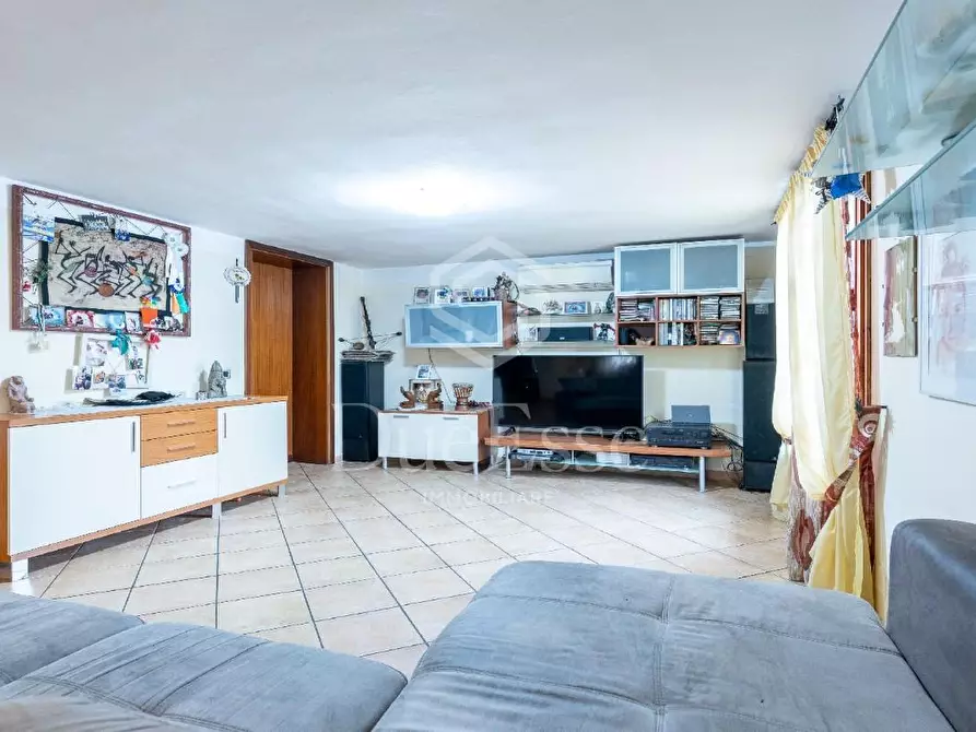 Immagine 5 di Villa in vendita  a Cascina