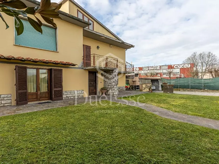 Immagine 21 di Villa in vendita  a Cascina