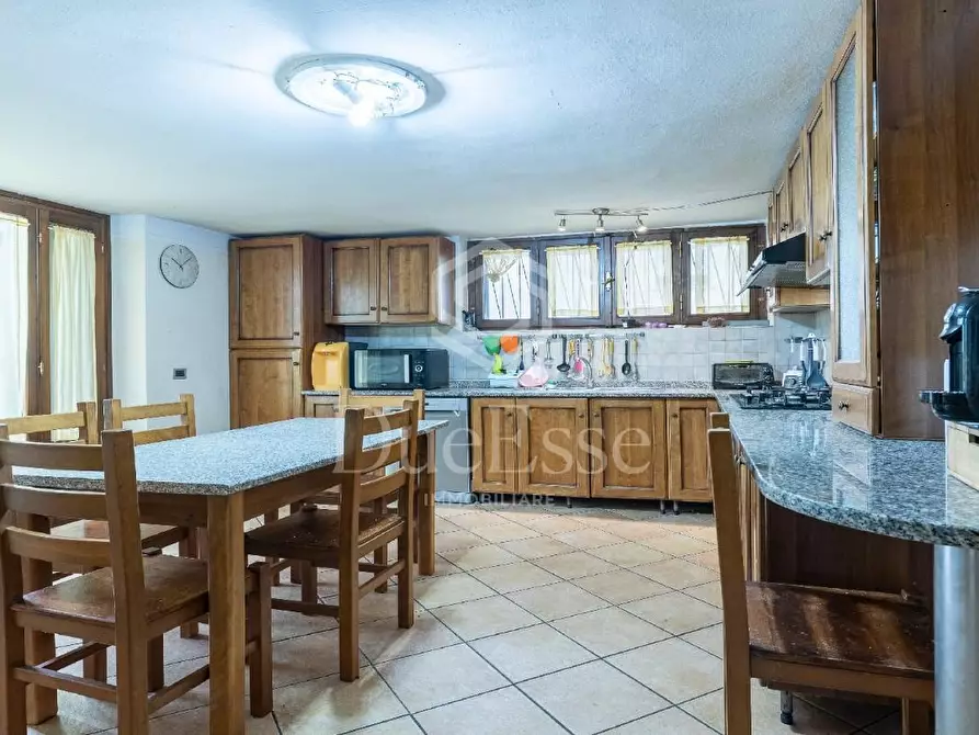 Immagine 8 di Villa in vendita  a Cascina