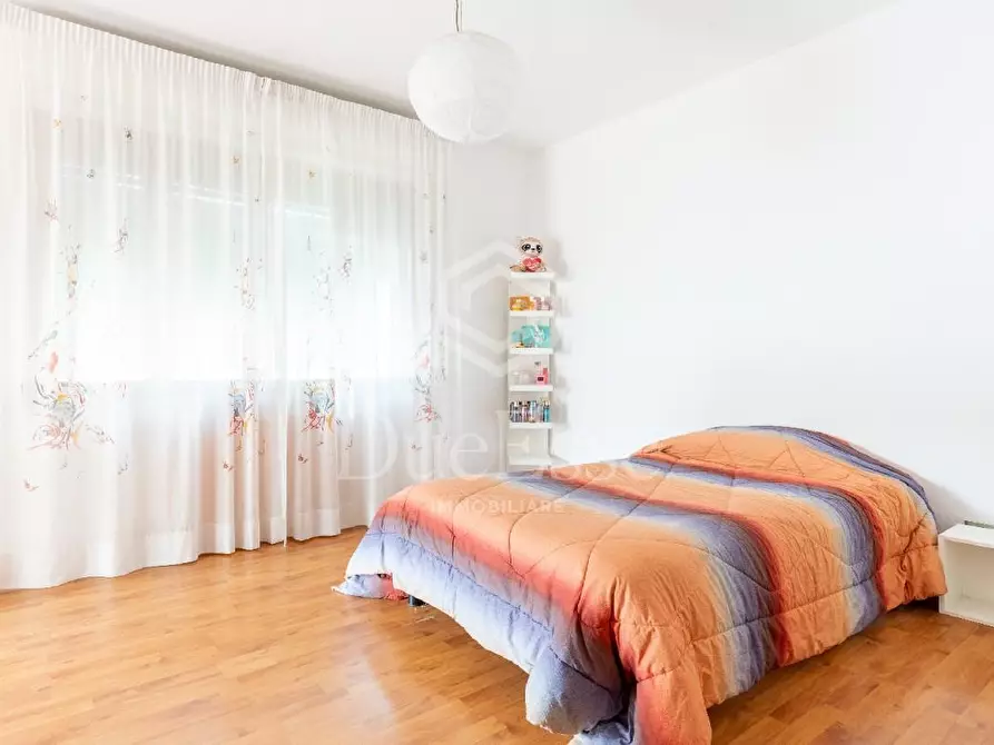Immagine 11 di Villa in vendita  a Cascina