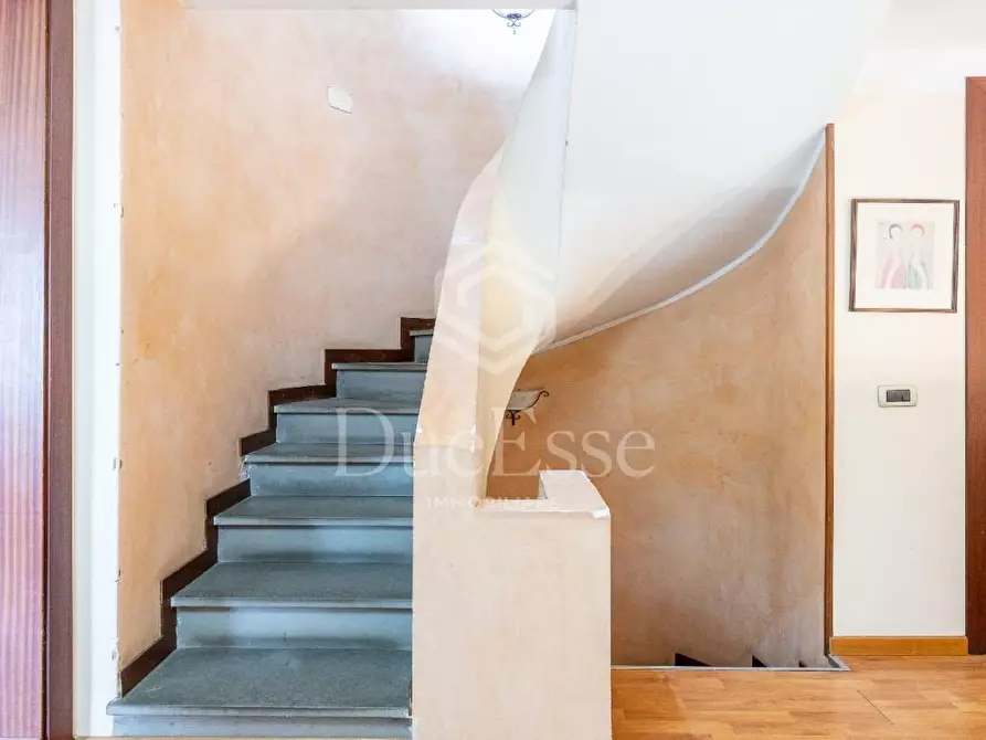 Immagine 17 di Villa in vendita  a Cascina