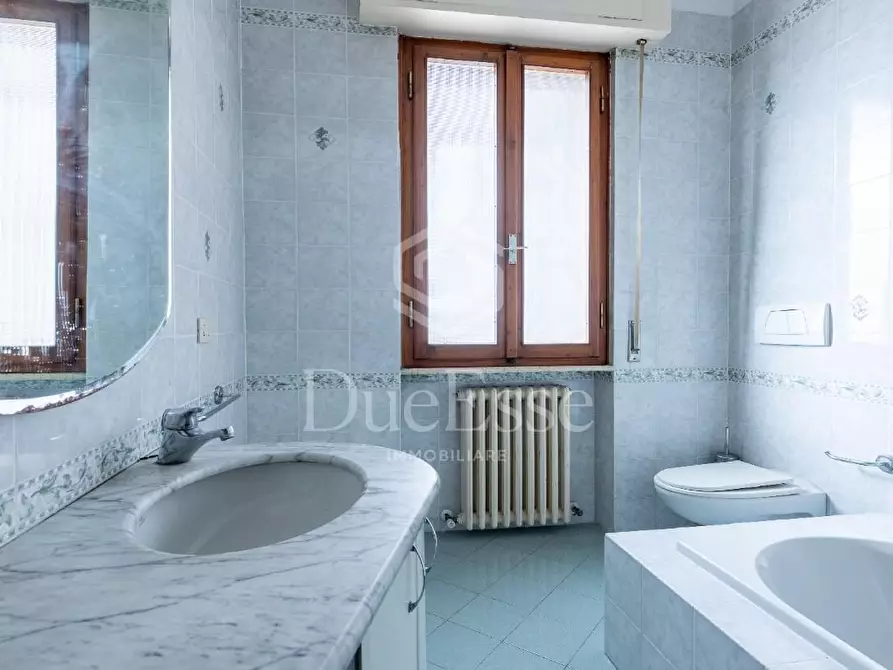 Immagine 16 di Villa in vendita  a Cascina