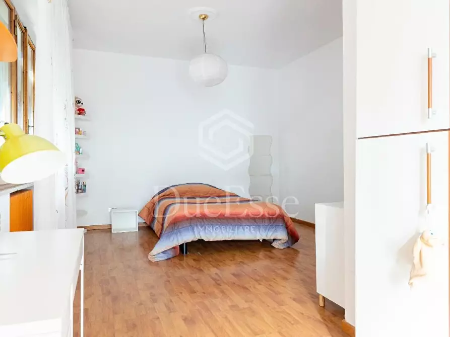 Immagine 12 di Villa in vendita  a Cascina
