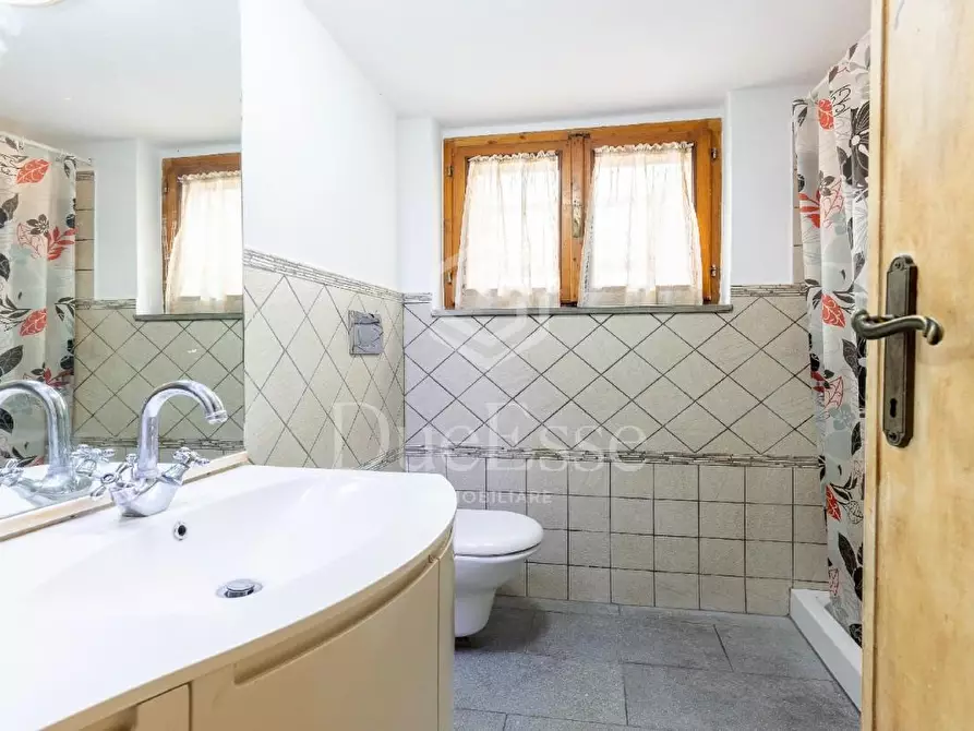 Immagine 10 di Villa in vendita  a Cascina