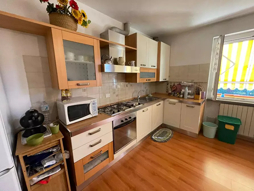 Immagine 11 di Appartamento in vendita  a Massa