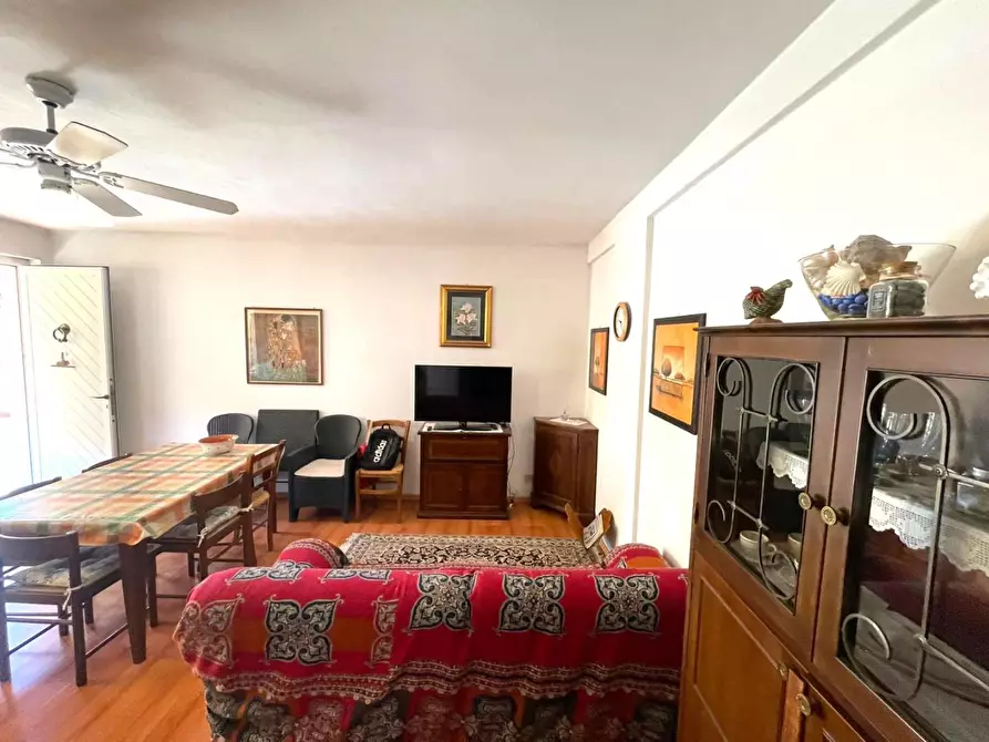 Immagine 10 di Appartamento in vendita  a Massa