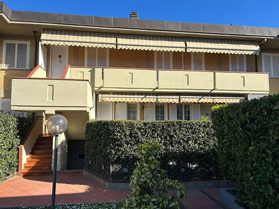 Immagine 1 di Appartamento in vendita  a Massa