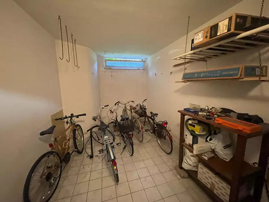 Immagine 46 di Appartamento in vendita  a Massa