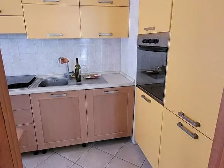 Immagine 9 di Appartamento in affitto  a Carrara