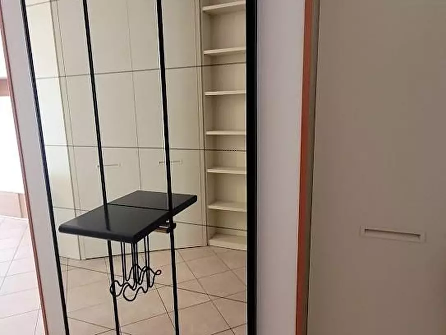 Immagine 2 di Appartamento in affitto  a Carrara