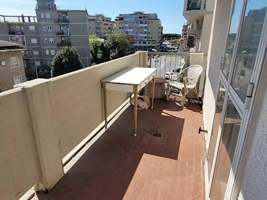 Immagine 6 di Appartamento in affitto  a Carrara