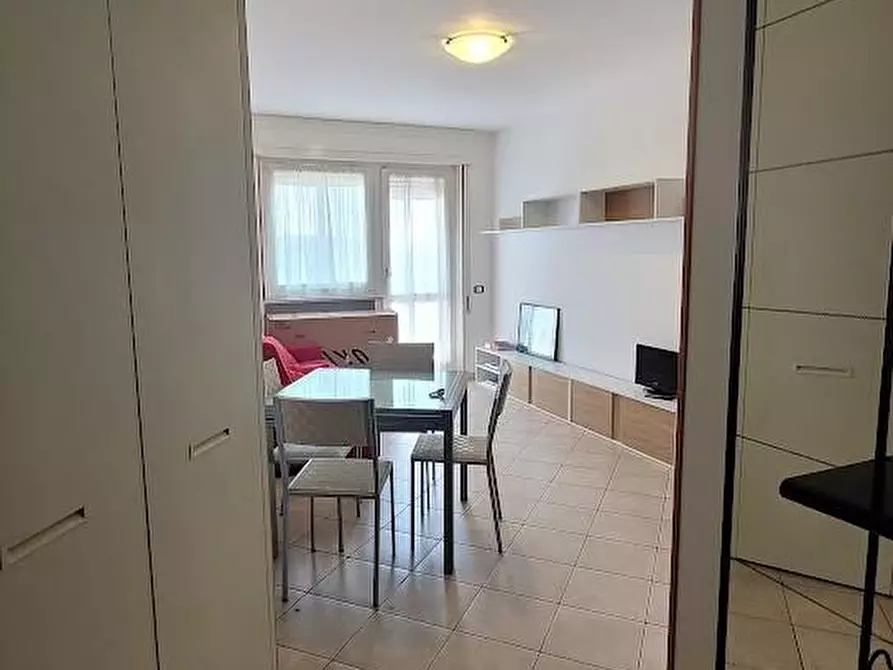 Immagine 1 di Appartamento in affitto  a Carrara