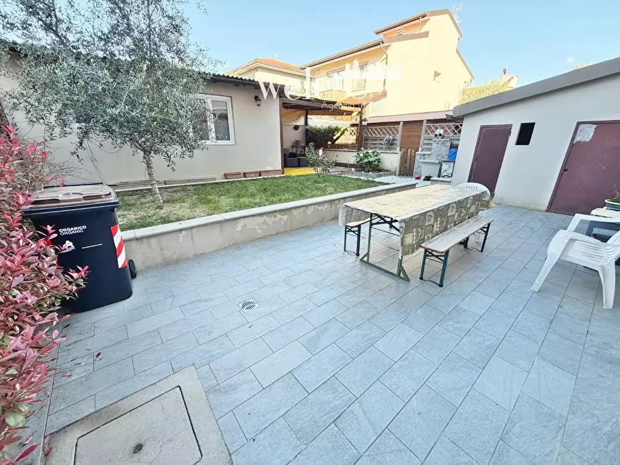 Immagine 29 di Appartamento in vendita  a Campi Bisenzio