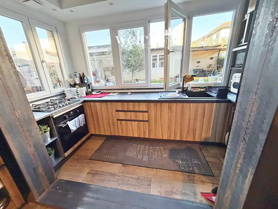 Immagine 6 di Appartamento in vendita  a Campi Bisenzio