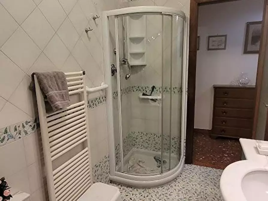 Immagine 9 di Appartamento in affitto  a Carrara