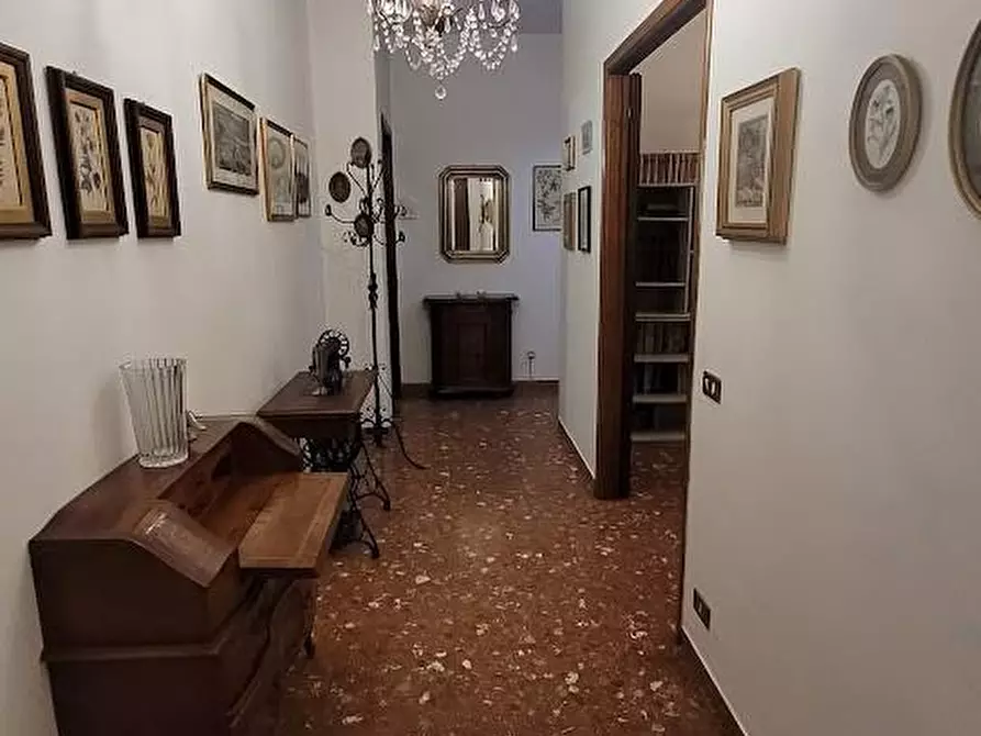 Immagine 5 di Appartamento in affitto  a Carrara